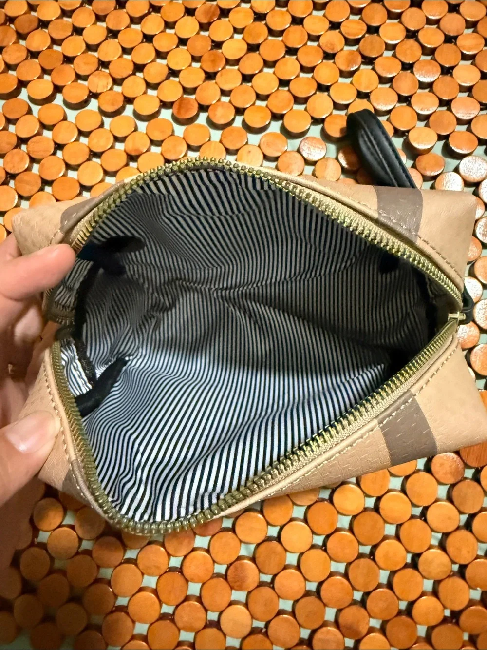 Deluxity Los Angeles compact wristlet